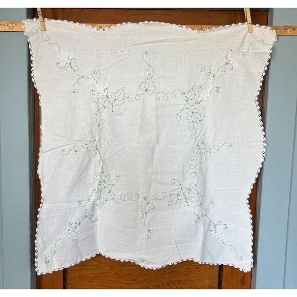 Vintage Embroidered Tablecloth With Leaf & Vine Design 30 x 30 lace edges - Picture 7 of 7